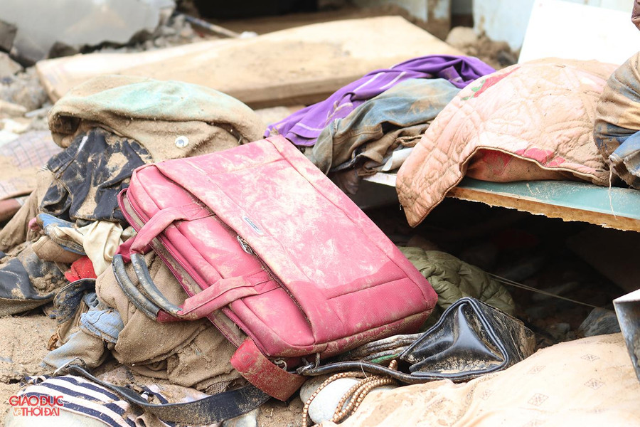 Nhiều gia đình trắng tay, lâm vào cảnh nợ nần chỉ trong một đêm. Nhiều gia đình trắng tay, lâm vào cảnh nợ nần chỉ trong một đêm.