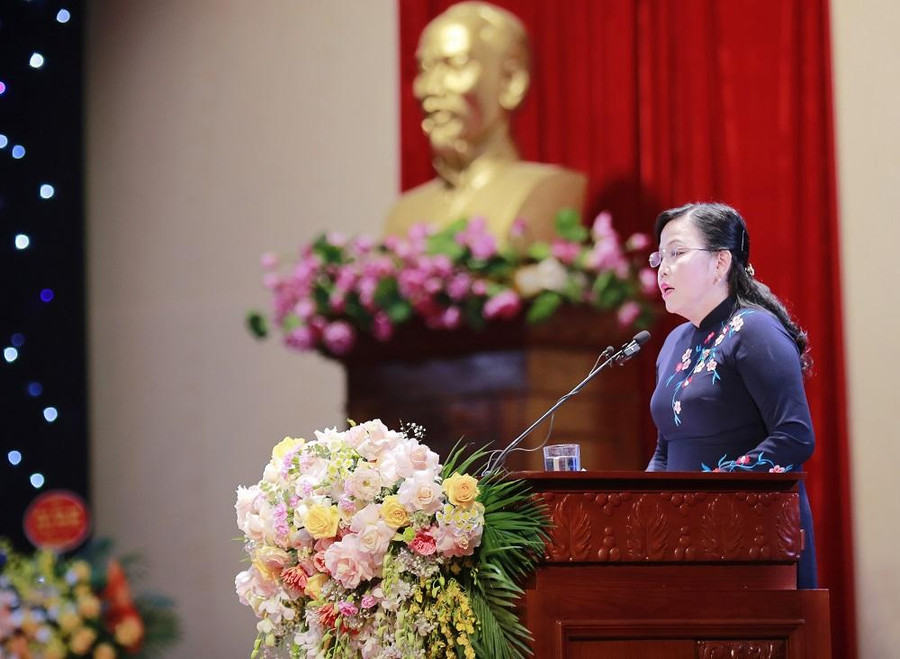 Bà Nguyễn Thanh Hải, Ủy viên BCH Trung ương Đảng, Bí thư Tỉnh ủy, Trưởng Đoàn ĐBQH tỉnh Thái Nguyên phát biểu tại Đại hội.