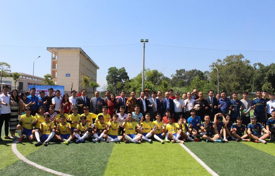 HLV Park Hang Seo dự trận bóng đá giao hữu giữa sinh viên khoa Quốc tế và Trường Đại học khoa học (ĐH Thái Nguyên). HLV Park Hang Seo dự trận bóng đá giao hữu giữa sinh viên khoa Quốc tế và Trường Đại học khoa học (ĐH Thái Nguyên).