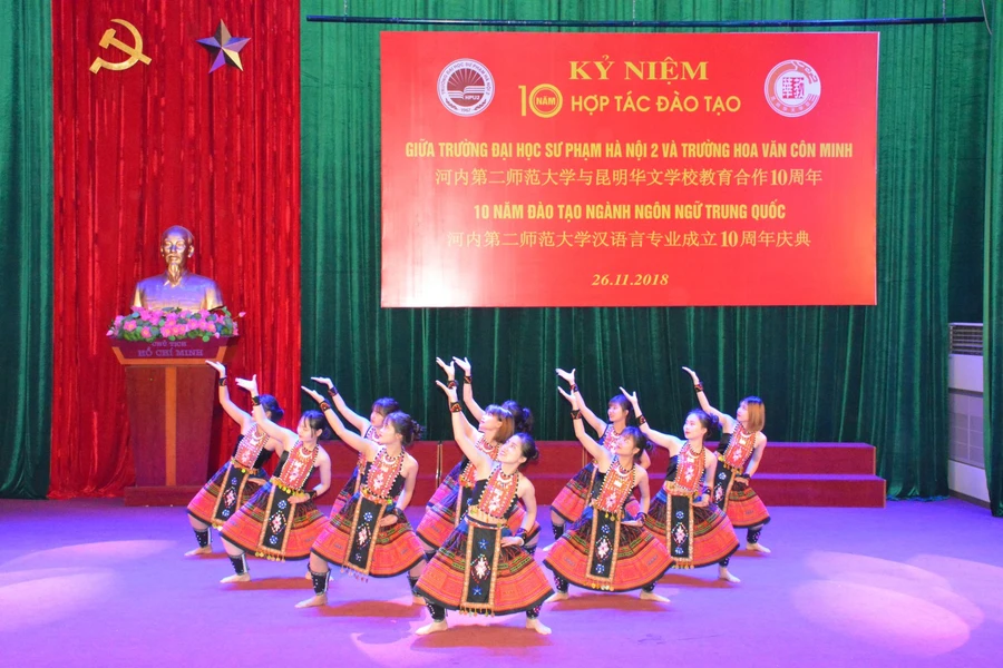 Văn nghệ chào mừng