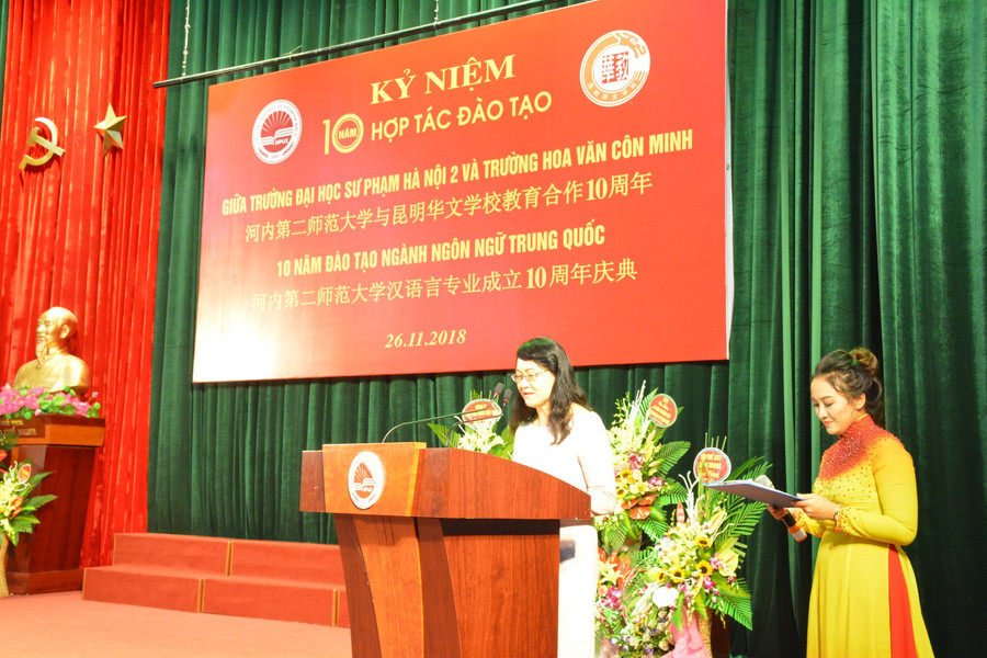 Bà Lý Nguyên Phương - Giảng viên Trường Hoa Văn Côn Minh giảng dạy tại Trường ĐHSP Hà Nội 2 phát biểu Bà Lý Nguyên Phương - Giảng viên Trường Hoa Văn Côn Minh giảng dạy tại Trường ĐHSP Hà Nội 2 phát biểu