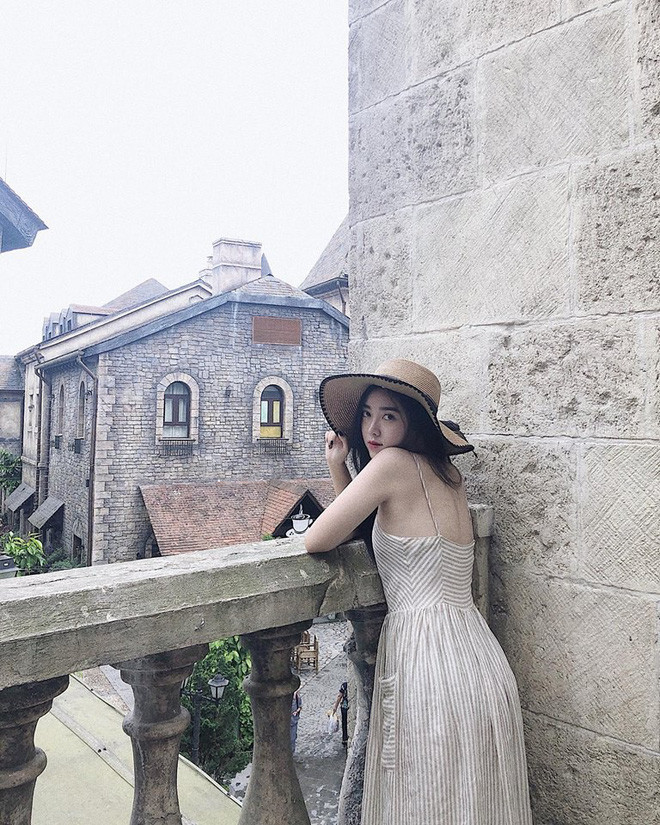 Lộ hình ảnh Hà Đức Chinh diện áo đôi, nắm tay một cô gái trên phố - Ảnh 9. Lộ hình ảnh Hà Đức Chinh diện áo đôi, nắm tay một cô gái trên phố - Ảnh 9.