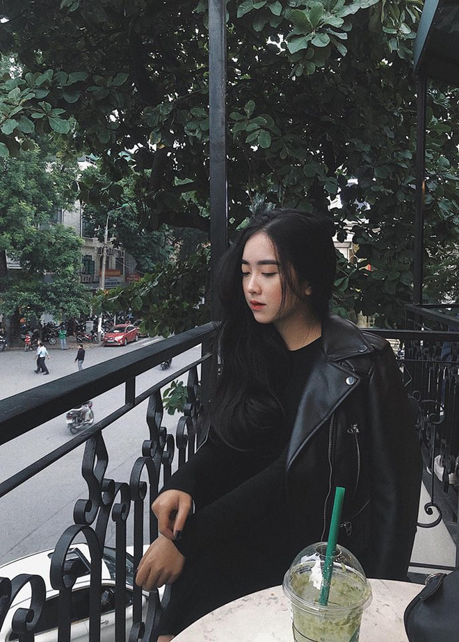 Lộ hình ảnh Hà Đức Chinh diện áo đôi, nắm tay một cô gái trên phố - Ảnh 10. Lộ hình ảnh Hà Đức Chinh diện áo đôi, nắm tay một cô gái trên phố - Ảnh 10.