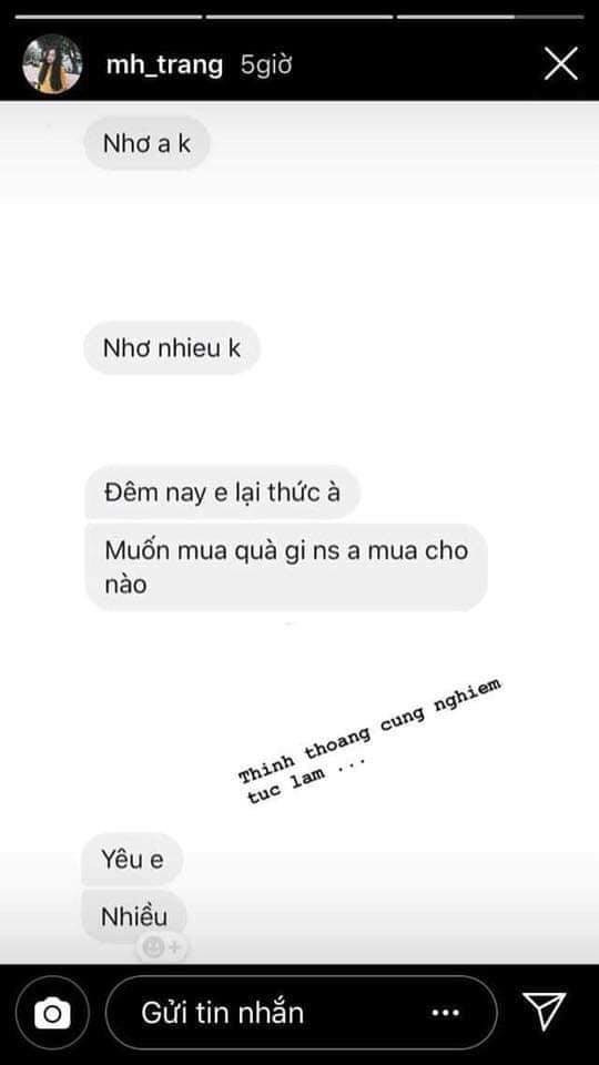 Lộ hình ảnh Hà Đức Chinh diện áo đôi, nắm tay một cô gái trên phố - Ảnh 3. Lộ hình ảnh Hà Đức Chinh diện áo đôi, nắm tay một cô gái trên phố - Ảnh 3.