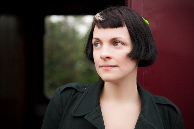 Ba cu 83 tuoi di bo hon 3.000 km de nhin thay bien hinh anh 2