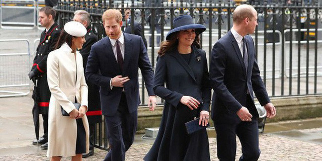 Lộ nguyên nhân khiến Meghan “xui” chồng ở riêng, “cao tay” hơn cả chị dâu Kate ảnh 1 Harry và Meghan quyết định dọn ra khỏi cung điện, cách xa vợ chồng William - Kate.