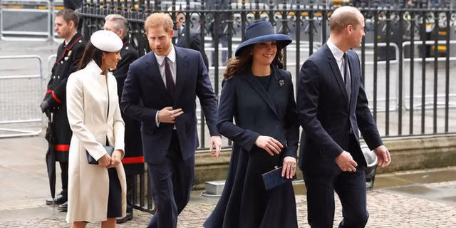 Harry và Meghan quyết định dọn ra khỏi cung điện, cách xa vợ chồng William - Kate.