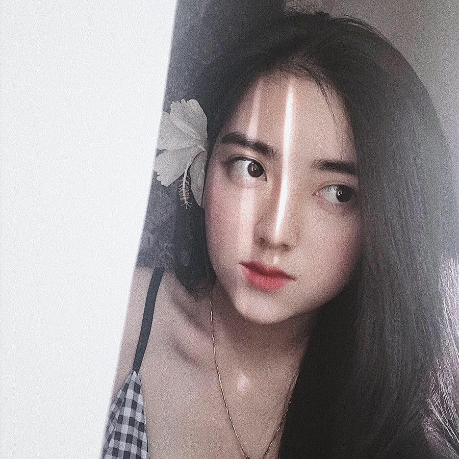 Lộ hình ảnh Hà Đức Chinh diện áo đôi, nắm tay một cô gái trên phố - Ảnh 8. Lộ hình ảnh Hà Đức Chinh diện áo đôi, nắm tay một cô gái trên phố - Ảnh 8.