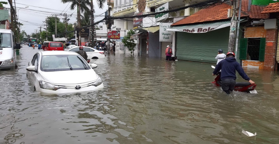 Sau bão, ngập úng lại chính là nguyên nhân gây thiệt hại lớn cho người dân TPHCM