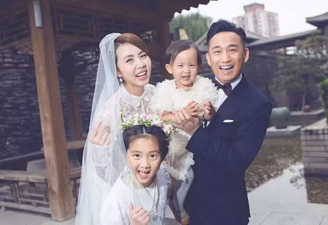 Bắt gặp chồng bình luận mua hàng trên mạng, tôi bất ngờ phát hiện mình đã mọc sừng suốt vài năm trời - Ảnh 1.