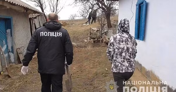 me tre nhap vien cap cuu vi say thai, vua kham xong bac si tuc toc bao canh sat - 2