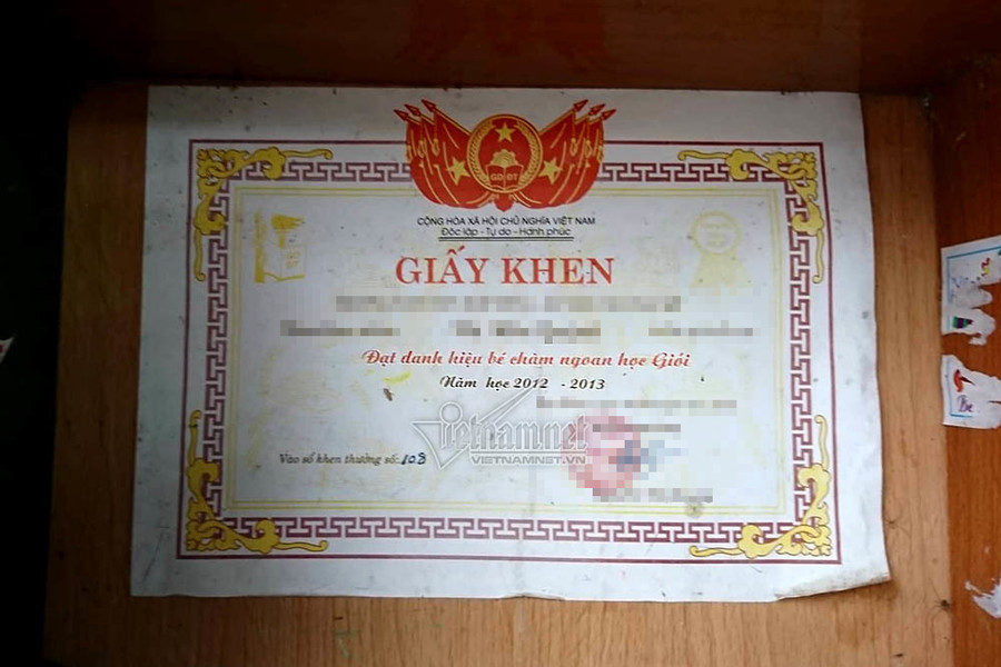 Giọt nước mắt đau đớn của bé gái bị 