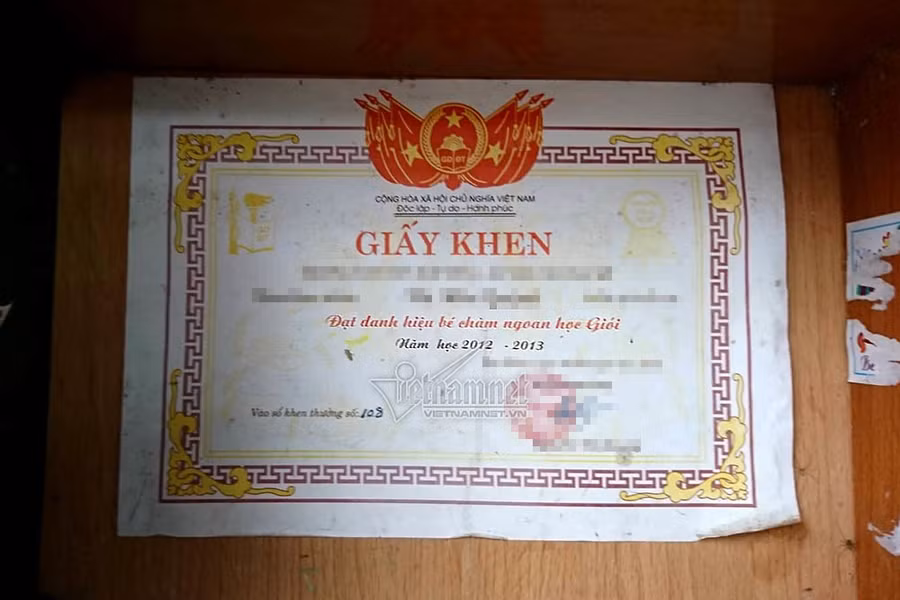 Giọt nước mắt đau đớn của bé gái bị 