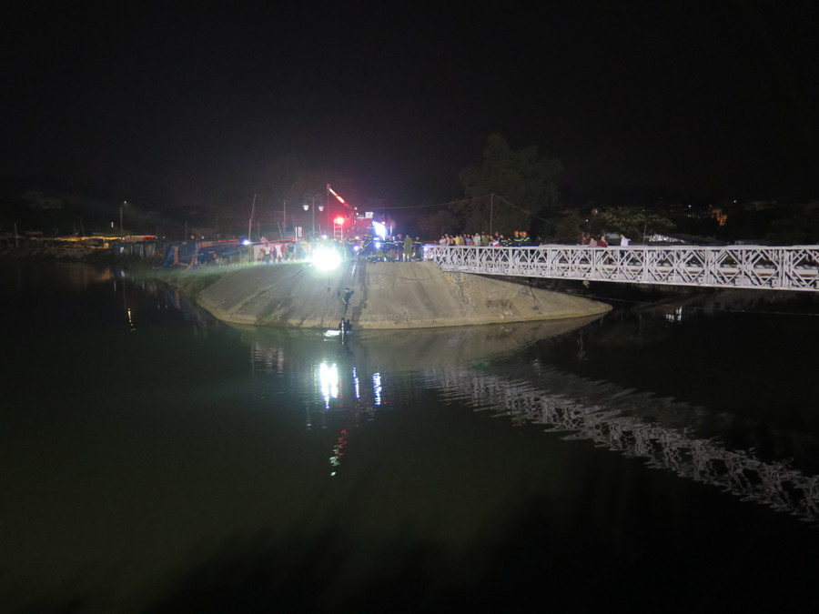 Khó khăn trong quá trình tìm kiếm phương tiện tai nạn do Sông Nậm Rốm có độ sâu 3-5m