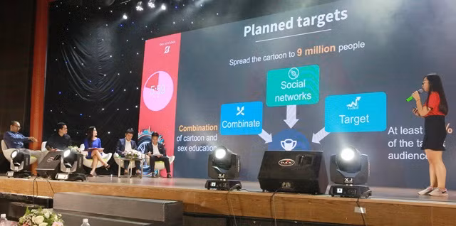 Phần thi của một thí sinh trước Ban giám khảo tại đêm chung kết Phần thi của một thí sinh trước Ban giám khảo tại đêm chung kết