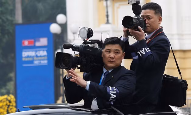 Những phóng viên Triều Tiên lặng lẽ chuyên tâm tác nghiệp tại Việt Nam ảnh 1 Chú thích ảnh