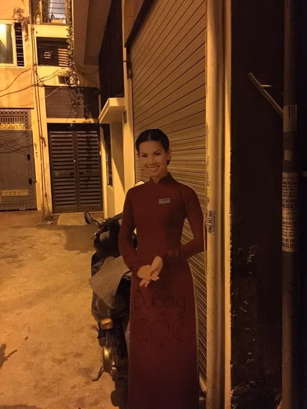 Đi ăn về lúc nửa đêm, cô gái sởn tóc gáy phát hiện bàn tay khổng lồ có móng dài ngoằn chồm ra bên đường - Ảnh 7.