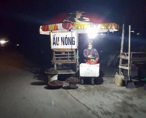 Khi đêm xuống thì càng khó quên hơn nữa.