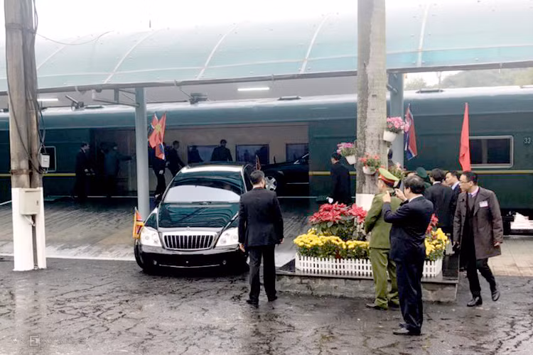 Lối lên xuống cho xe của Chủ tịch Triều Tiên được làm mới tại ga Đồng Đăng. Ảnh: Anh Duy. Lối lên xuống cho hai xe sang của Chủ tịch Triều Tiên được làm mới tại ga Đồng Đăng. Ảnh: Anh Duy.