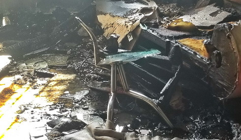 Một vật dụng trong căn hộ bị lửa thiêu rụi Một vật dụng trong căn hộ bị lửa thiêu rụi