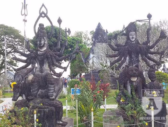 Kỳ bí khu "rừng Phật" với hàng trăm bức tượng bên dòng Mekong ảnh 1