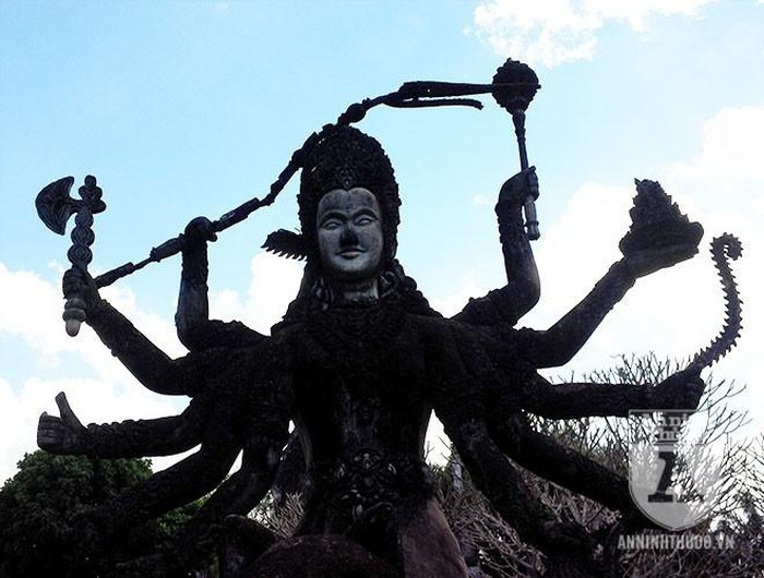 Kỳ bí khu "rừng Phật" với hàng trăm bức tượng bên dòng Mekong ảnh 18 Kỳ bí khu "rừng Phật" với hàng trăm bức tượng bên dòng Mekong ảnh 18