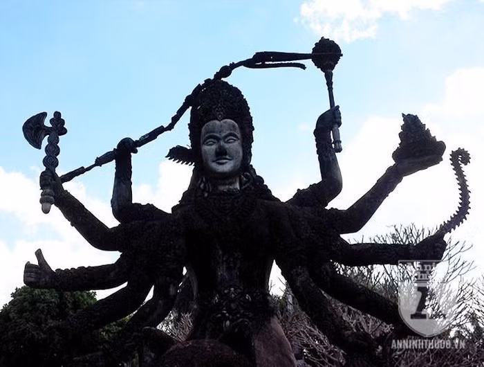 Kỳ bí khu "rừng Phật" với hàng trăm bức tượng bên dòng Mekong ảnh 18