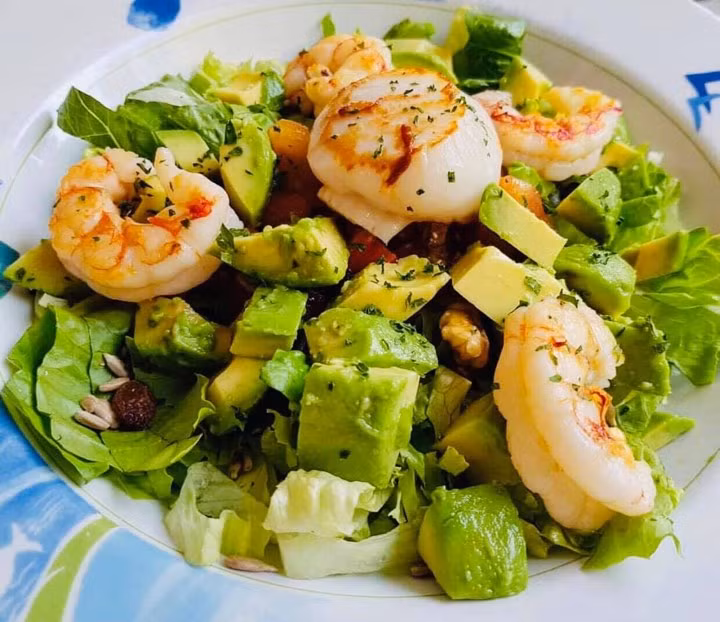 Cách làm salad tôm bơ sốt chanh ớt ngon mê li