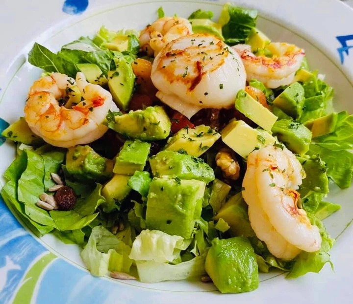 Cách làm salad tôm bơ sốt chanh ớt ngon mê li