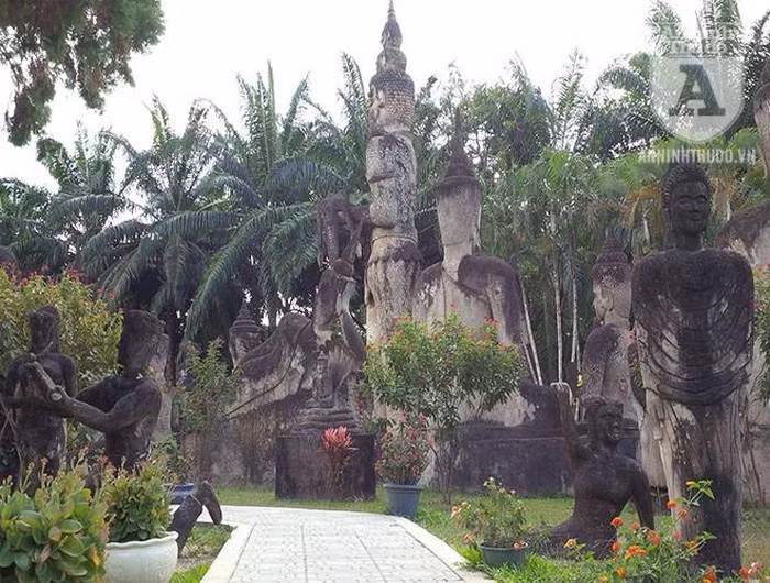 Kỳ bí khu "rừng Phật" với hàng trăm bức tượng bên dòng Mekong ảnh 2