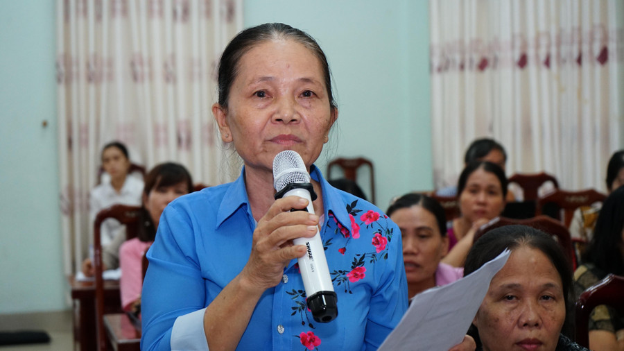 Cử tri đặt nhiều câu hỏi về giáo dục với biểu Quốc hội. Cử tri đặt nhiều câu hỏi về giáo dục với biểu Quốc hội.