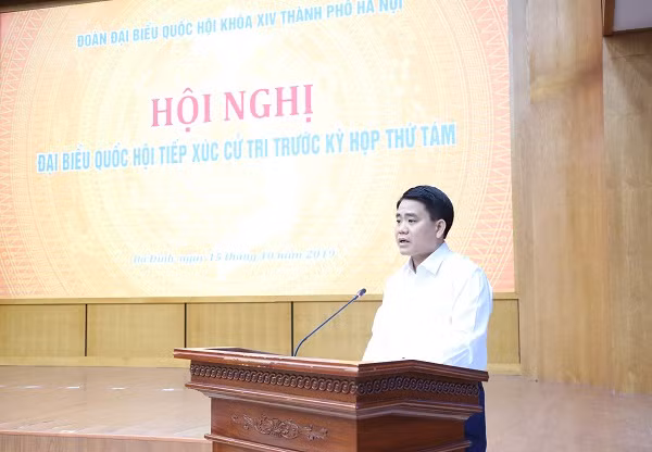 Chủ tịch Hà Nội Nguyễn Đức Chung giải đáp một số nội dung liên quan đến Hà Nội. Ảnh: Thùy Linh