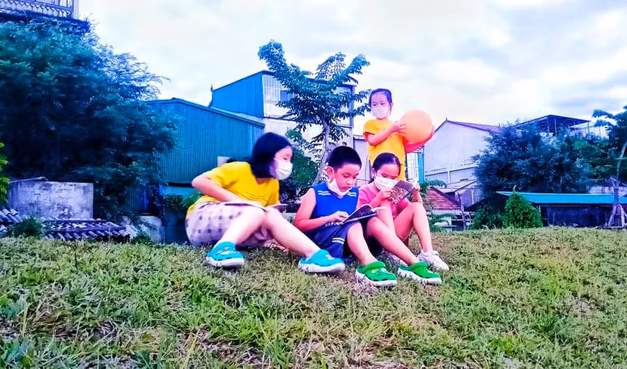 Để kỳ nghỉ hè ý nghĩa, chính nhà trường, các bậc phụ huynh phải tự tạo "sân chơi" cho các em.