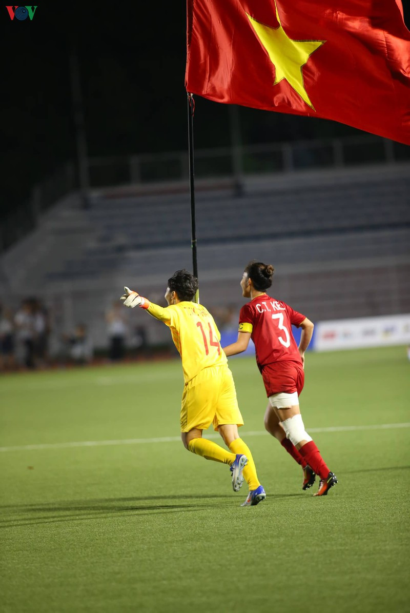 cận cảnh: đt nữ việt nam ăn mừng đầy cảm xúc khi đoạt hcv sea games 30 hình 6 can canh: dt nu viet nam an mung day cam xuc khi doat hcv sea games 30 hinh 6