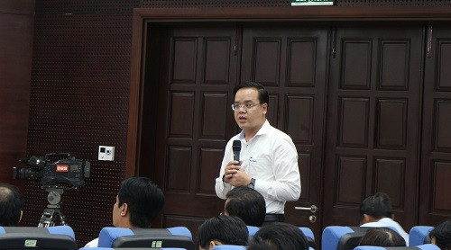 Ông Trần Nguyễn Minh Thành, Phó Giám đốc Sở GD-ĐT Đà Nẵng trả lời tại buổi họp báo