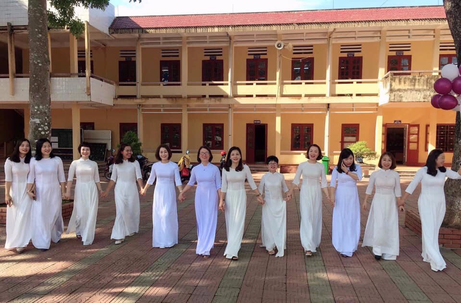 Áo trắng em đến trường – cựu học sinh lớp C1