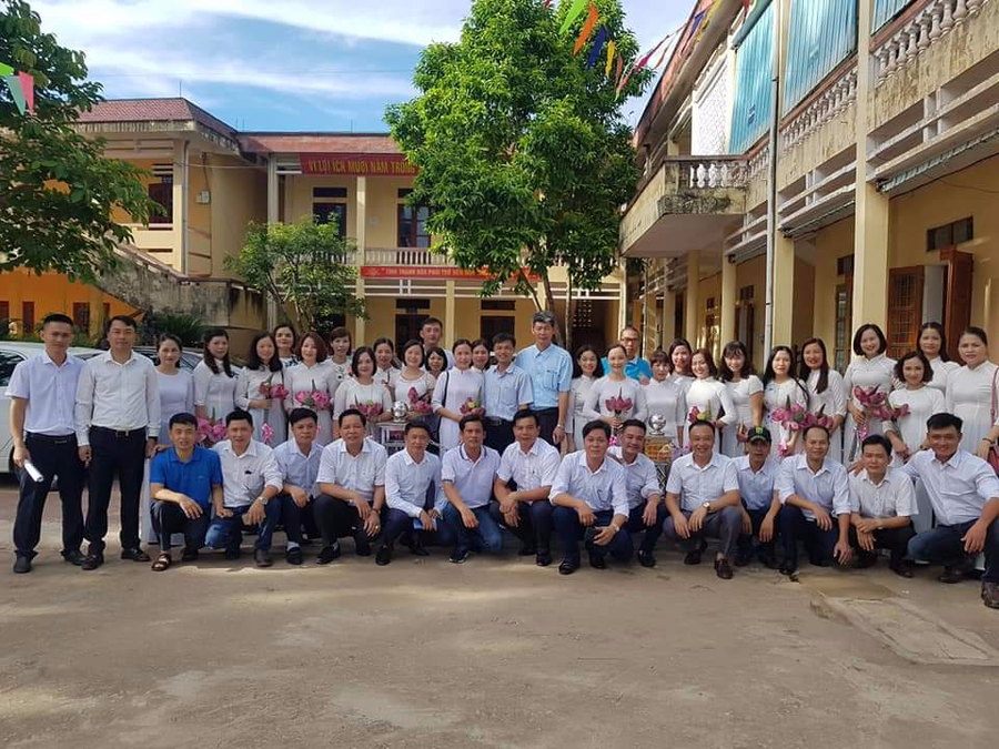 Ngày trở về của các cựu học sinh D4