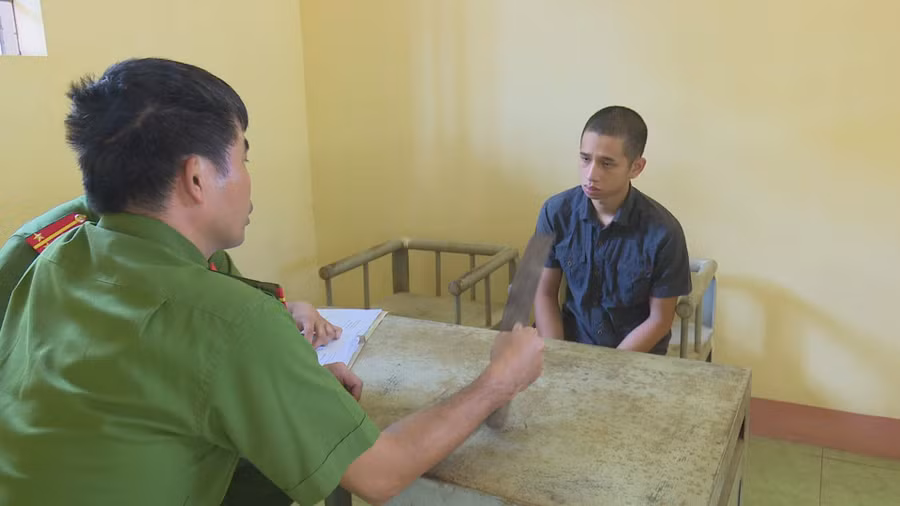 Phúc tại cơ quan điều tra.