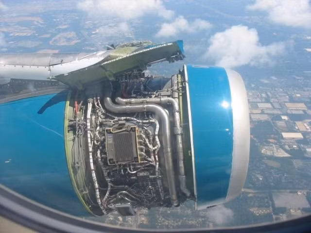 Cười “bể bụng” với những chiếc máy bay vui tính ảnh 4 Cười “bể bụng” với những chiếc máy bay vui tính ảnh 4