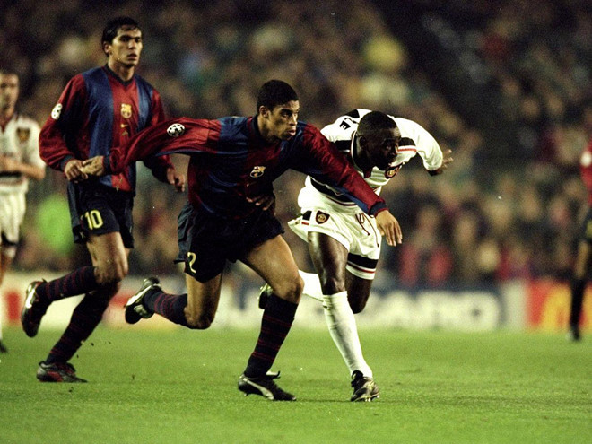 Cole đối đầu Barca cách đây 20 năm Cole đối đầu Barca cách đây 20 năm