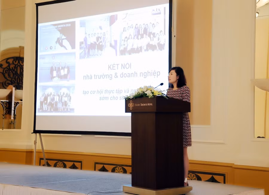 Tại hội thảo, Bà Đặng Thị Mai Trang - Trưởng đại diện ICAEW Việt Nam đã chia sẻ những mô hình hợp tác giữa Viện và các trường đại học Việt Nam