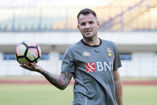 HLV Simon McMenemy triệu tập khá nhiều chân sút nhập tịch