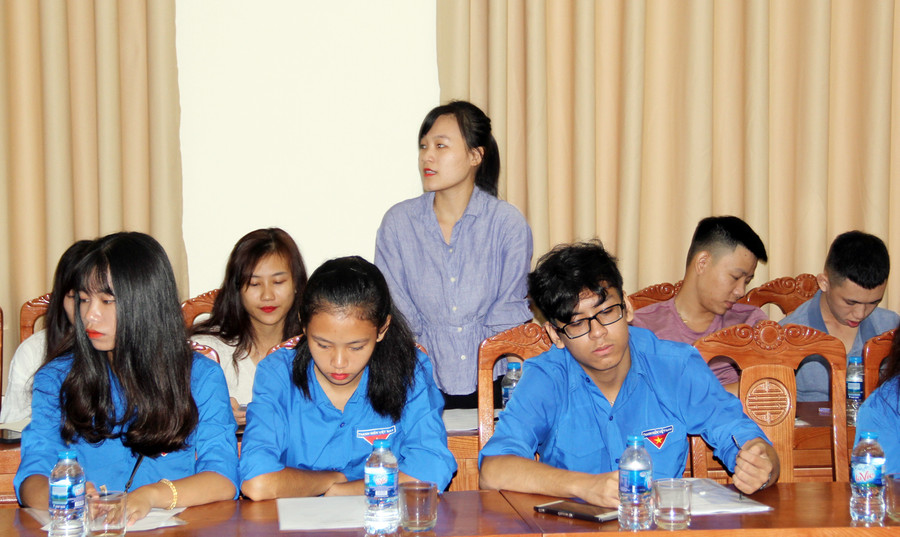 Nhiều sinh viên ngành Công tác xã hội Học viện Thanh thiếu niên Việt Nam băn khoăn về việc làm sau khi ra trường đã được các chuyên gia giải đáp ngay tại Hội thảo. Ảnh T. Toàn