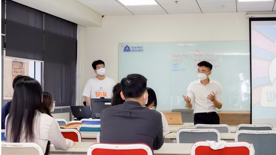 Sinh viên Trường ĐH Hoa Sen trong một giờ học trực tiếp