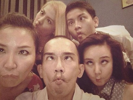 Dàn sao Việt không ngại ngần làm mặt xấu, tự "dìm hàng" mình khi muốn có một tấm ảnh ấn tượng theo kiểu không giống ai. Ảnh chụp tự sướng xem là cười nghiêng ngả của sao Việt