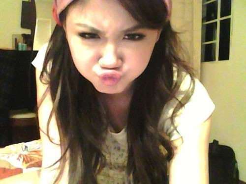 Làm mặt xấu nhưng vẫn rất đáng yêu. Ảnh chụp tự sướng xem là cười nghiêng ngả của sao Việt