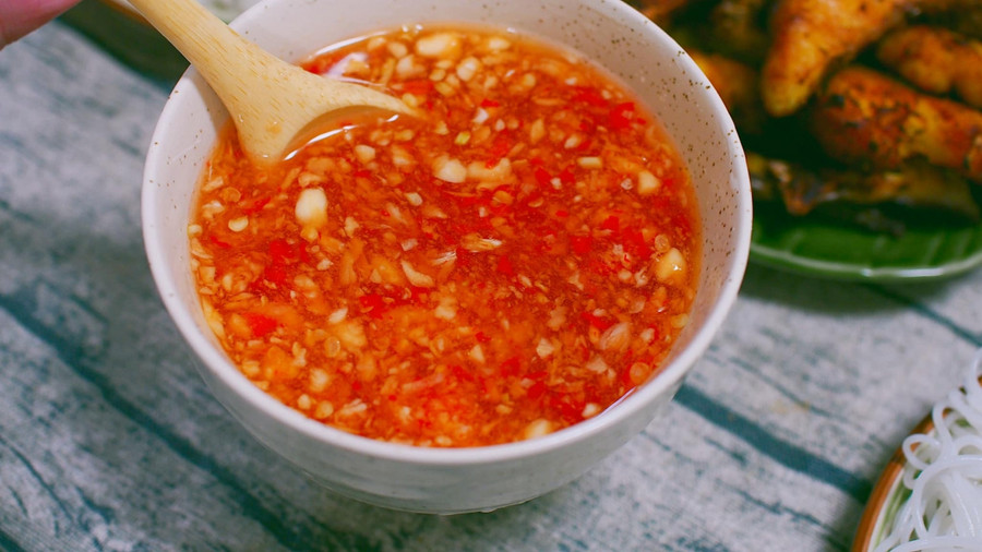 Nghỉ lễ vào bếp làm bún cá chấm cả nhà thích mê ảnh 4