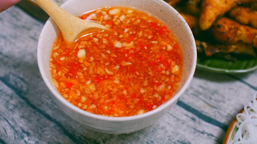 Nghỉ lễ vào bếp làm bún cá chấm cả nhà thích mê ảnh 4