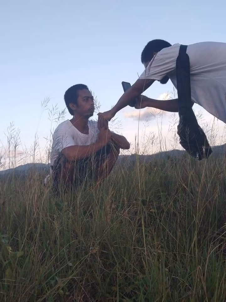 Người chụp có tâm, bạn diễn quá tốt mà sao mọi người cứ thả ha ha?