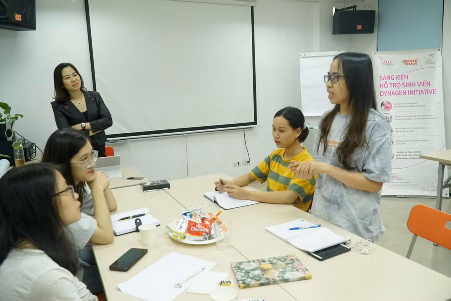 Sinh viên chia sẻ về những vấn đề của bản thân trong cuộc sống.